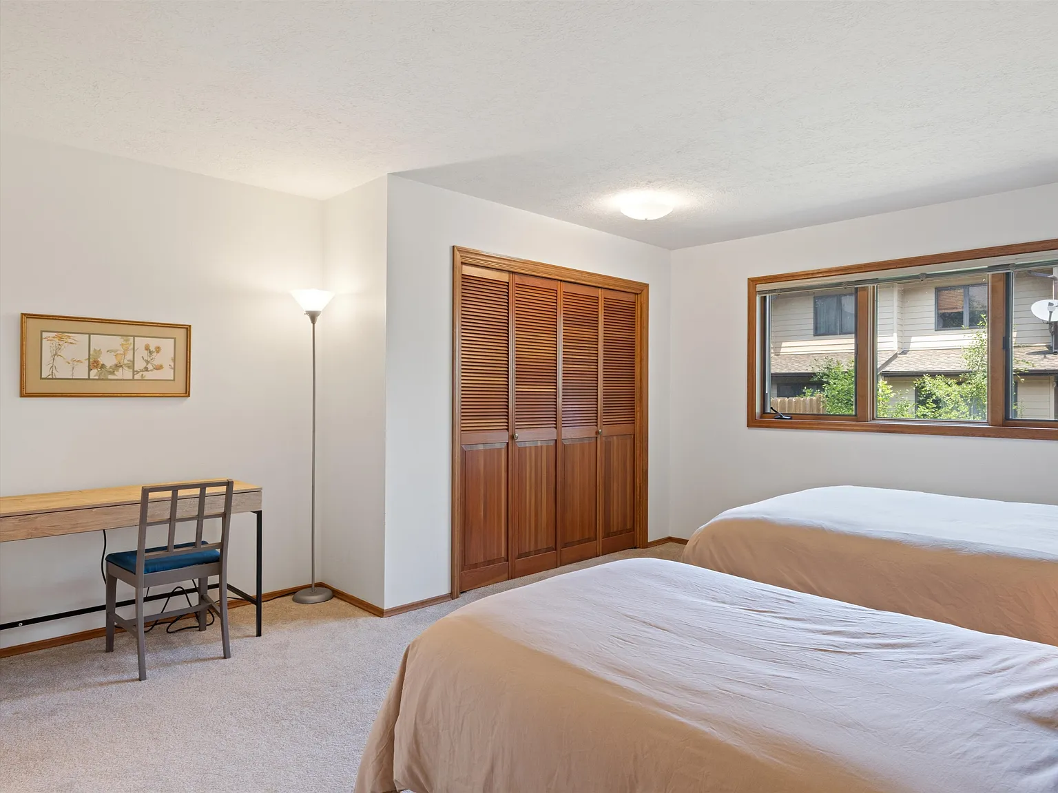 1712 W Olive St — Photo 2