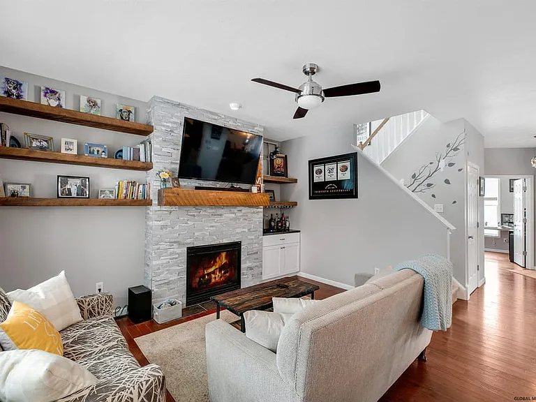 34 Thistle Dr — Photo 10