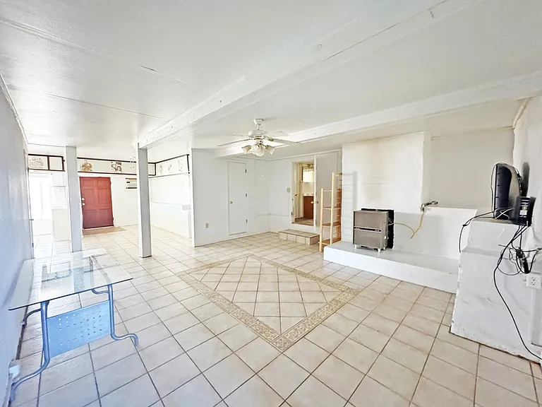 504 E Ave E #3 — Photo 5