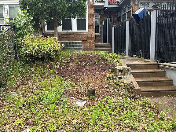 3rd image of 351 E Roosevelt Blvd