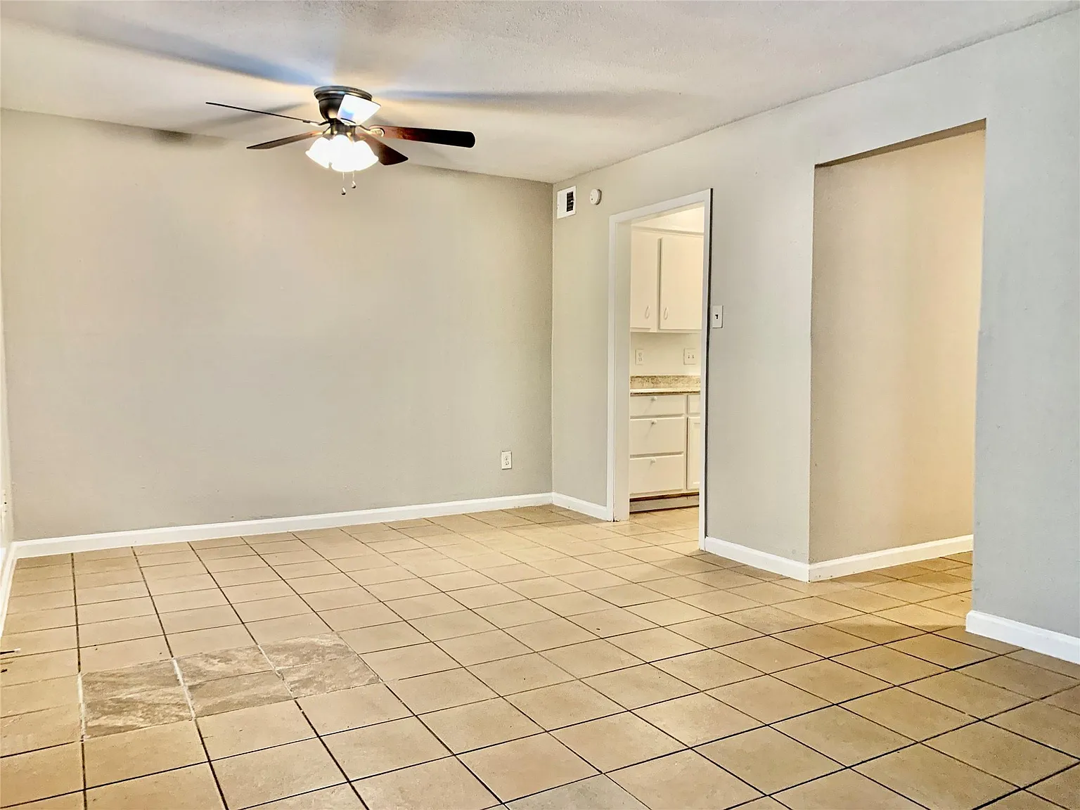 1 bed, 1.0 bath, 740 sqft, $850 — Photo 3