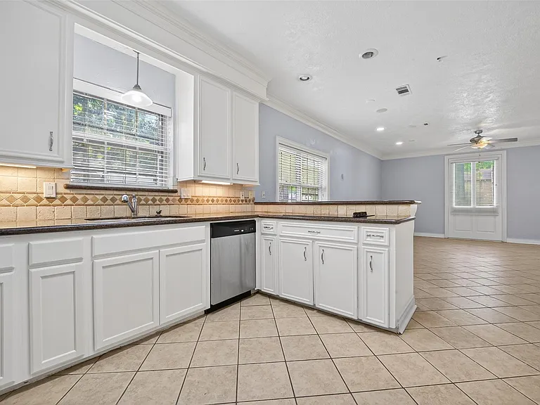 8103 Oak Moss Dr — Photo 22