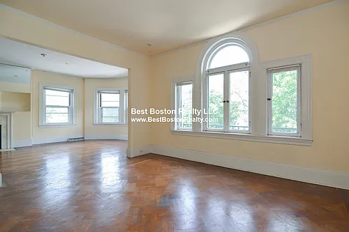 923 Beacon St #3 Photo 1
