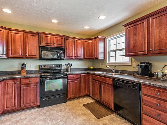 4th image of 324 Bridlewood Ave