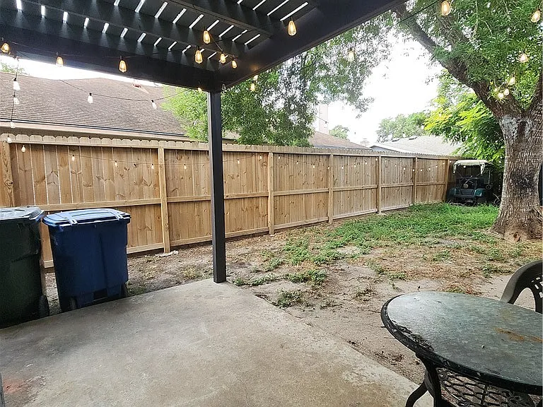5221 Cromwell Dr — Photo 17