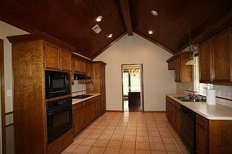3rd image of 3665 Saint Andrews Dr