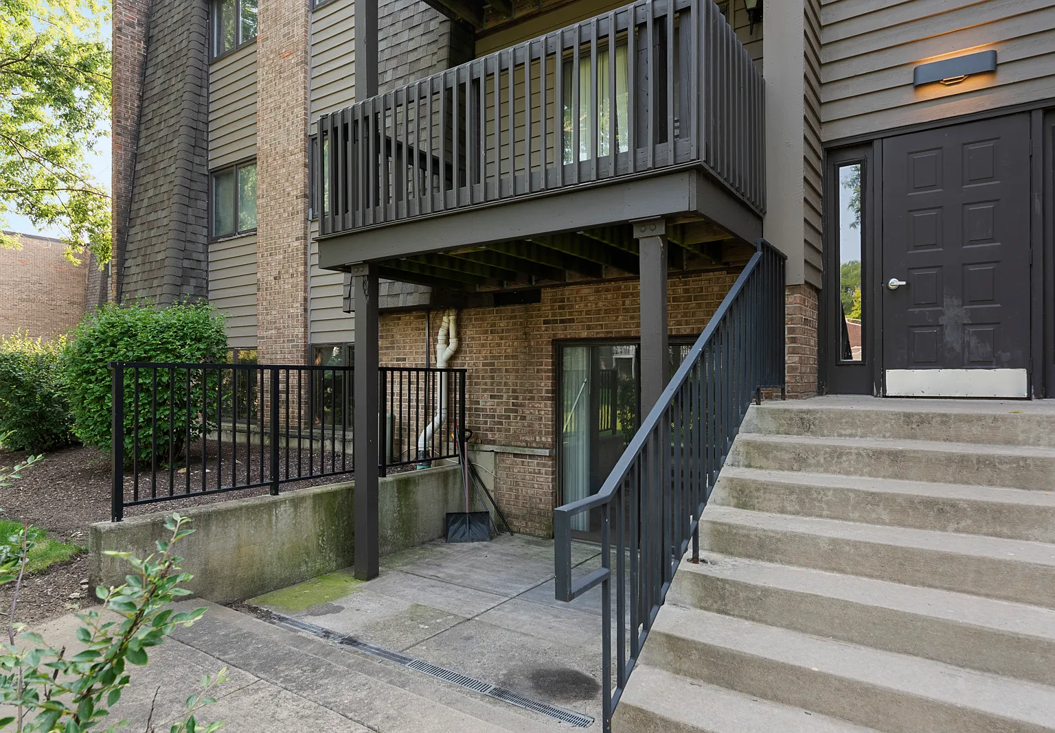 2 bed, 994 sqft, $1,900 — Photo 2