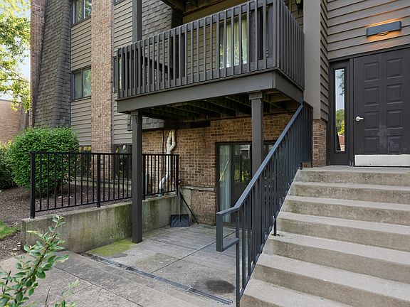 2nd image of 1420 Stonebridge Cir APT N3