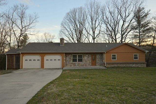 1st image of 1225 Smithfield Dr
