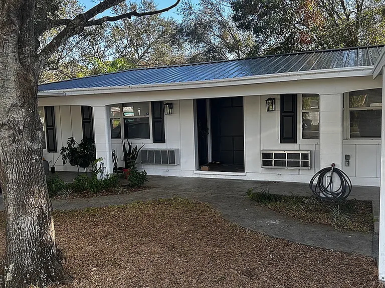 647 Dexter Dr — Photo 2
