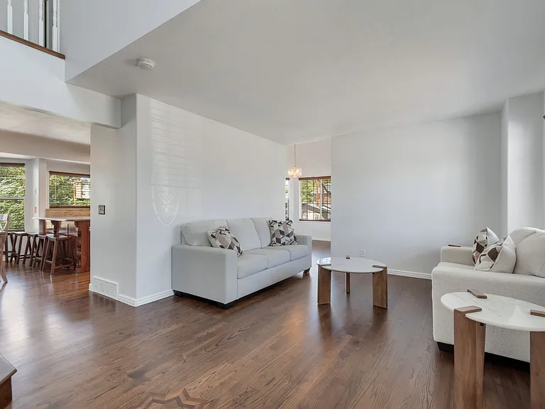 649 E Duck Creek Cir — Photo 3