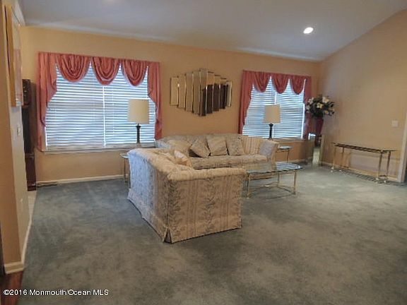 5th image of 2383 Woodbine Ln