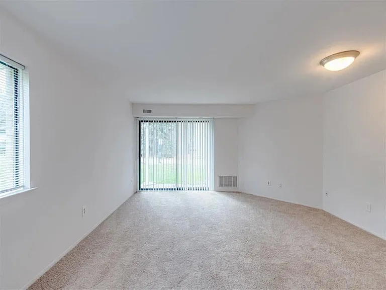Thornberry Apartments — Photo 16