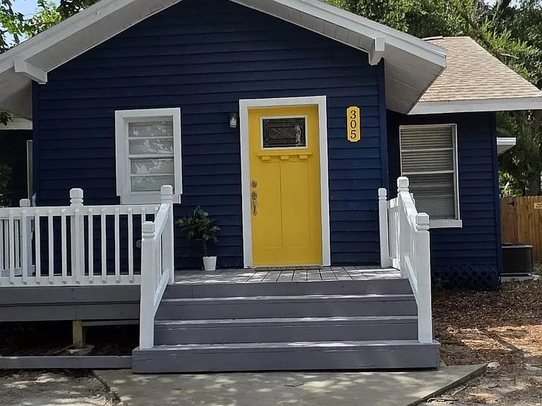 305 E Adalee St — Photo 2