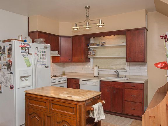 4th image of 238 Hutchinson Blvd