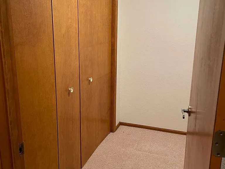 5045 Broadmoor Bluffs Dr — Photo 23
