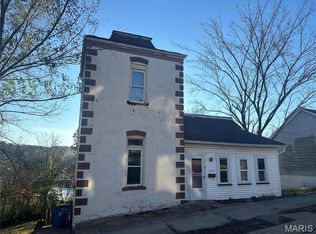 113 S 2nd St, De Soto, MO 63020
