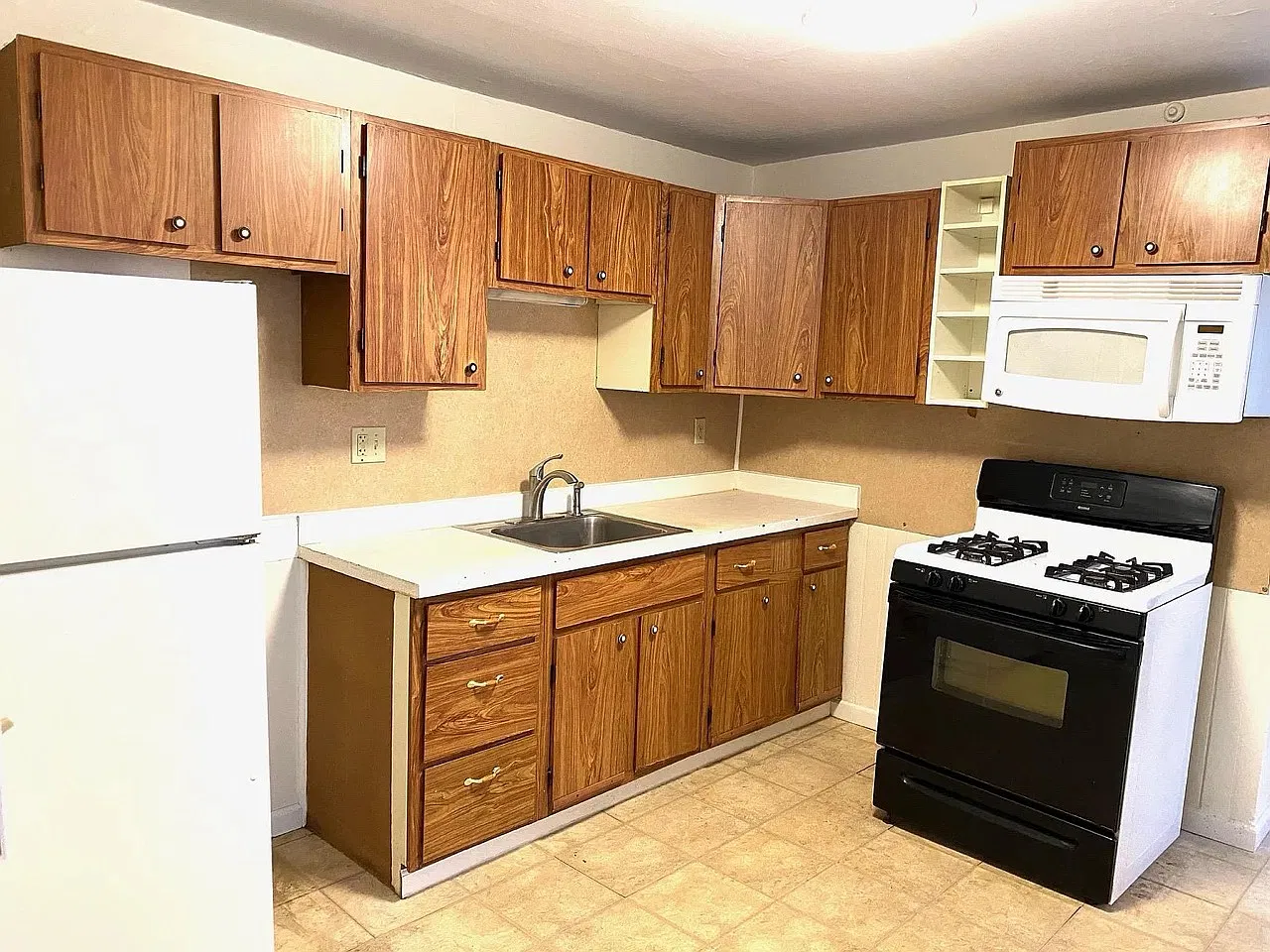 3 bed, $1,375 — Photo 1
