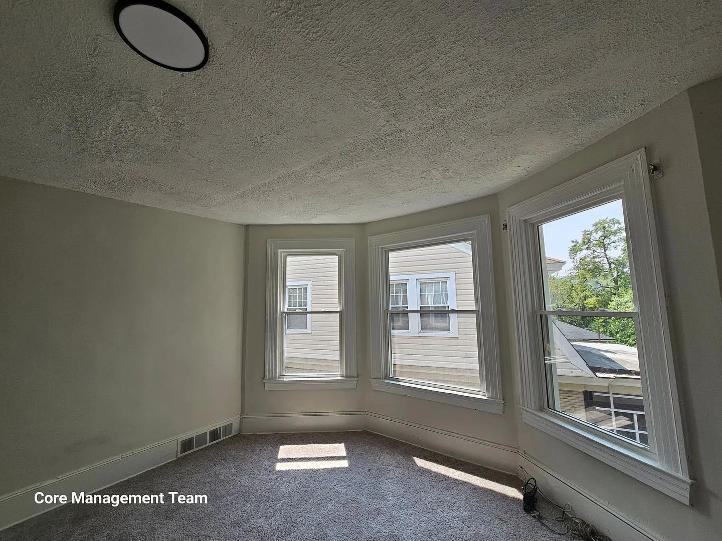 Updated 2 bedroom 1 bath apartment for rent located in the west end! — Photo 3