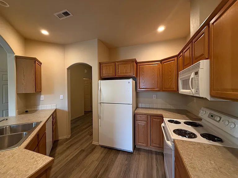 9904 Mia Ln — Photo 2