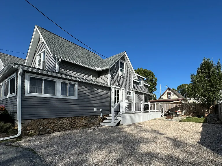 17 S Pine St — Photo 3