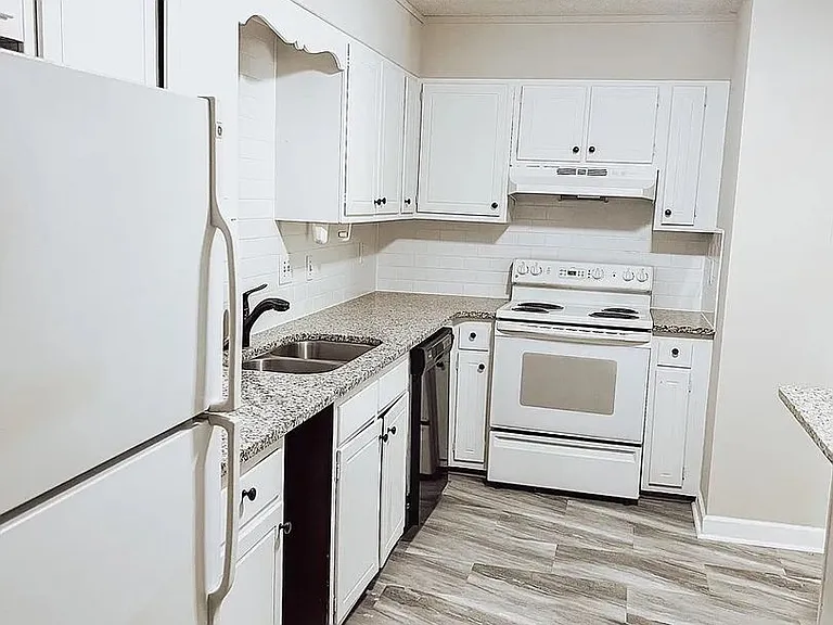 1744 N Hamilton St #B — Photo 14