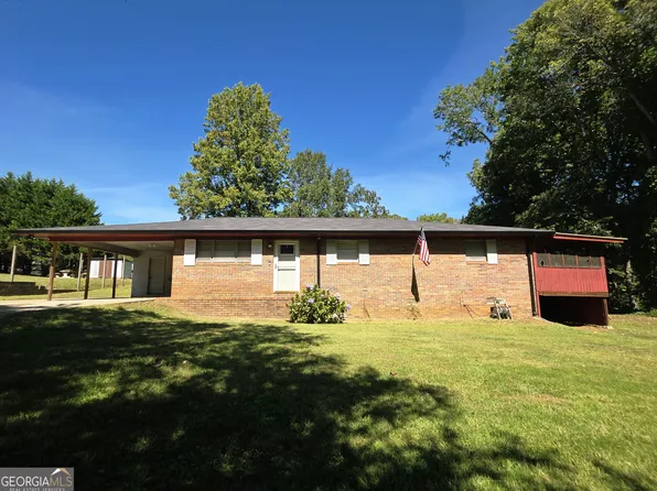 223 Lakeview Dr, Cornelia, GA 30531