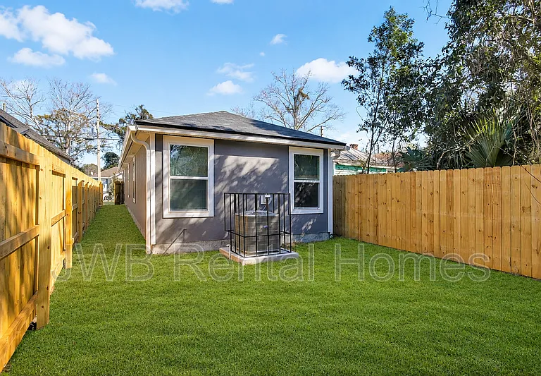 1362 Florida Ave — Photo 9