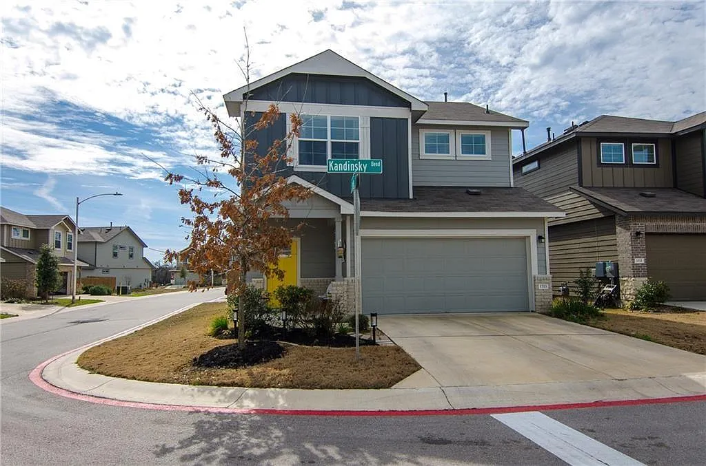 3 bed, 2.5 bath, 2512 sqft, $2,095 — Photo 1