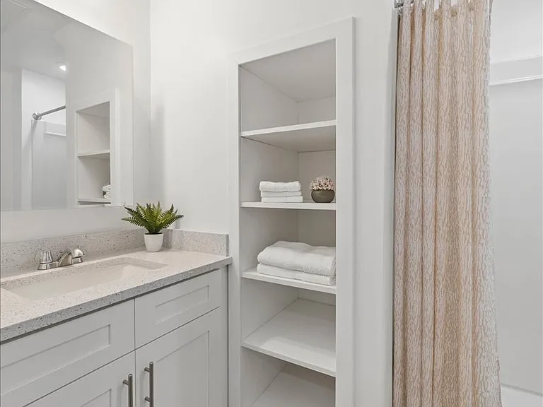 401 Olo Street - Former Church Parish Converted In Luxury Apartments! — Photo 13