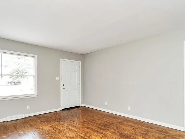 612 Marguerite Dr NW — Photo 7