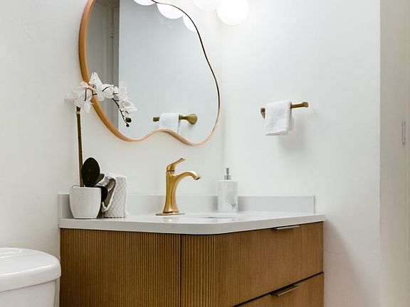 3rd image of 101 Alma St APT 201