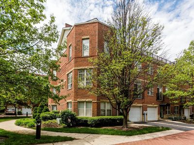 3254 N Bay Ct #24, Chicago, IL, 60618