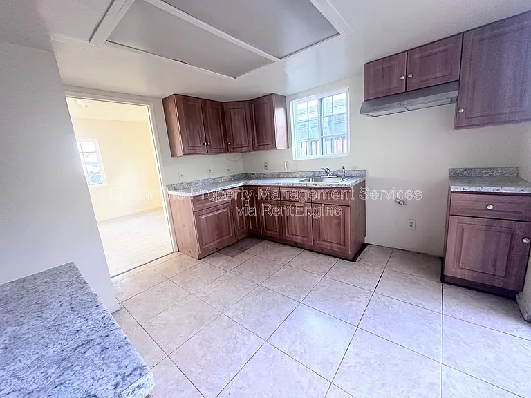11140 Duncan Ave #A — Photo 4