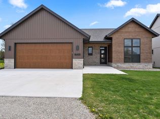 435 Riverview Ridge Pl, Combined Locks, WI 54113