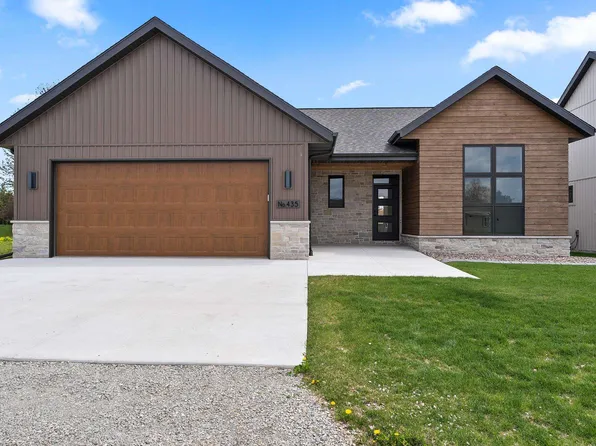 435 Riverview Ridge Pl, Combined Locks, WI 54113