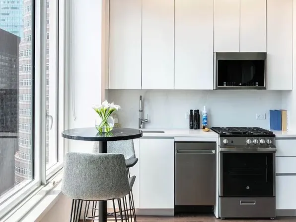 232 East 54th Street image 3 of 15