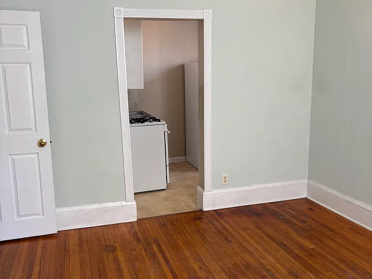 2429 1st Ave S #10 — Photo 2