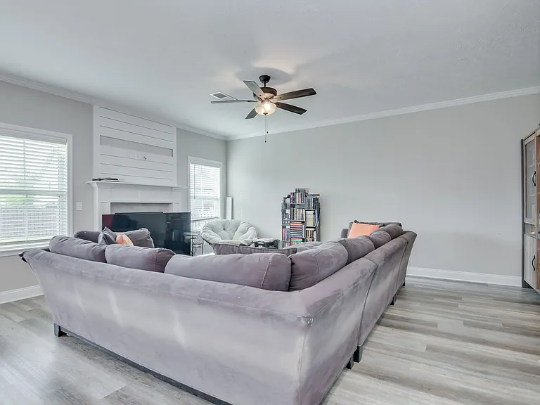 716 Navan Ln — Photo 8