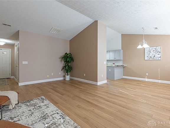 5th image of 372 Laurel Glen Dr