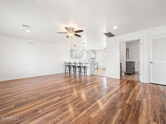 5th image of 81 Sheridan St