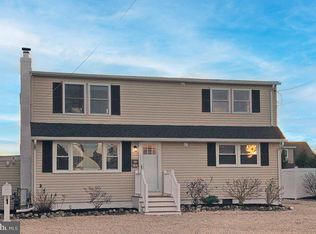 242 W 15th St, Ship Bottom, NJ 08008