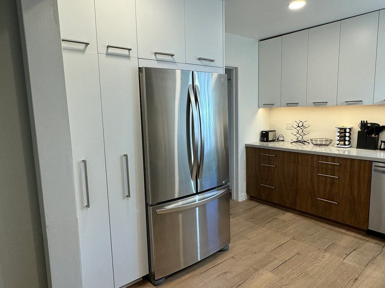 4 bed, 1677 sqft, $7,200 — Photo 3