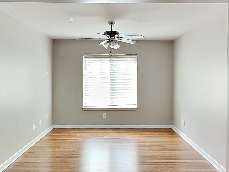 1020 Camelot Dr — Photo 9