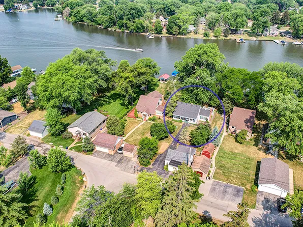 924 River Terrace Dr, Johnsburg, IL 60051