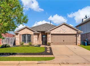 11005 Briaroaks Dr, Fort Worth, TX 76140