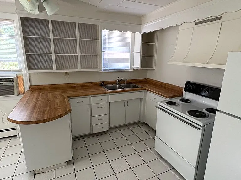 547 W Main St — Photo 34