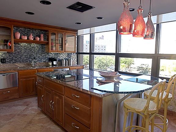 5th image of 5150 Hidalgo St Unit 301