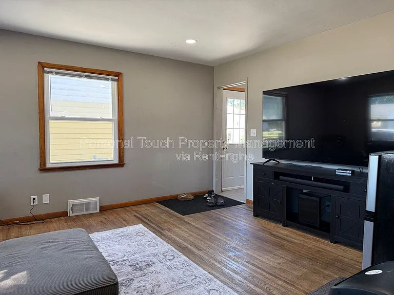 413 22nd St S — Photo 7
