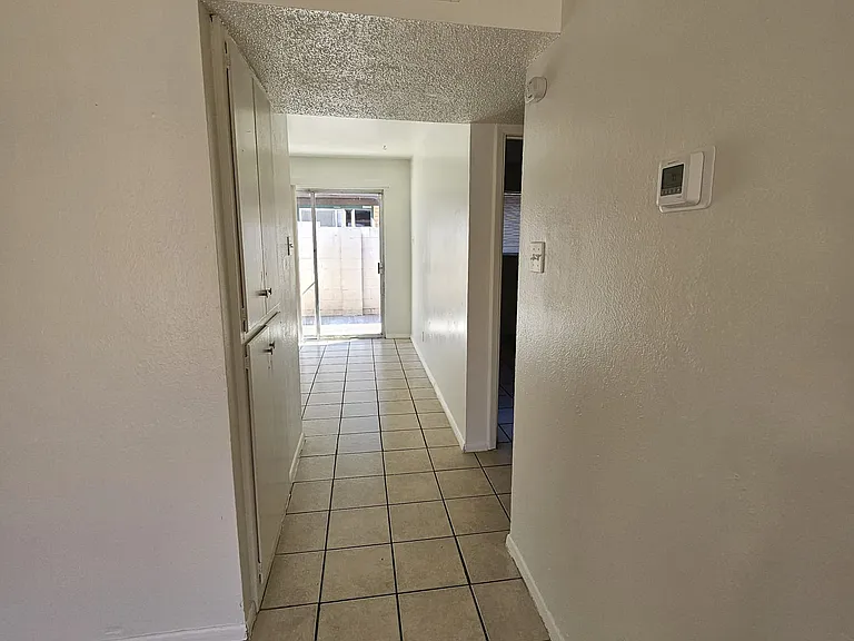 521 Palomas Dr SE #C — Photo 5